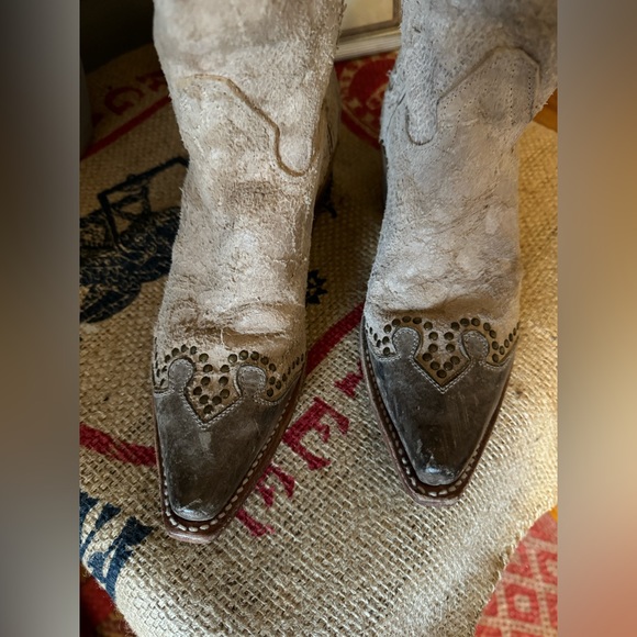 Sonora Distressed Leather Cowboy Boots - Picture 3 of 10